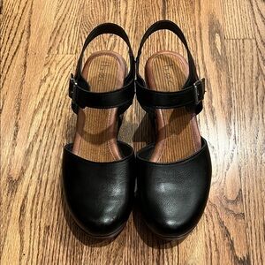 BOC by Born Natasha Womens Round Closed Toe Clogs